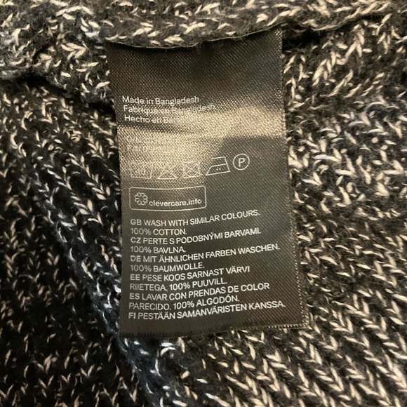 H&M Men's Charcoal Crewneck Sweater - Picture 5 of 5